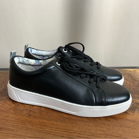 Cougar Bloom Black Leather Sneaker, New in Box - Picture 5 of 8